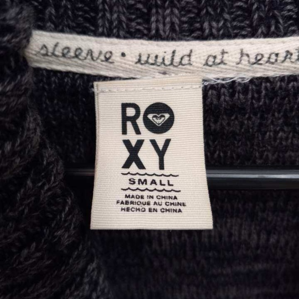 Roxy sweater, size small - Picture 6 of 6